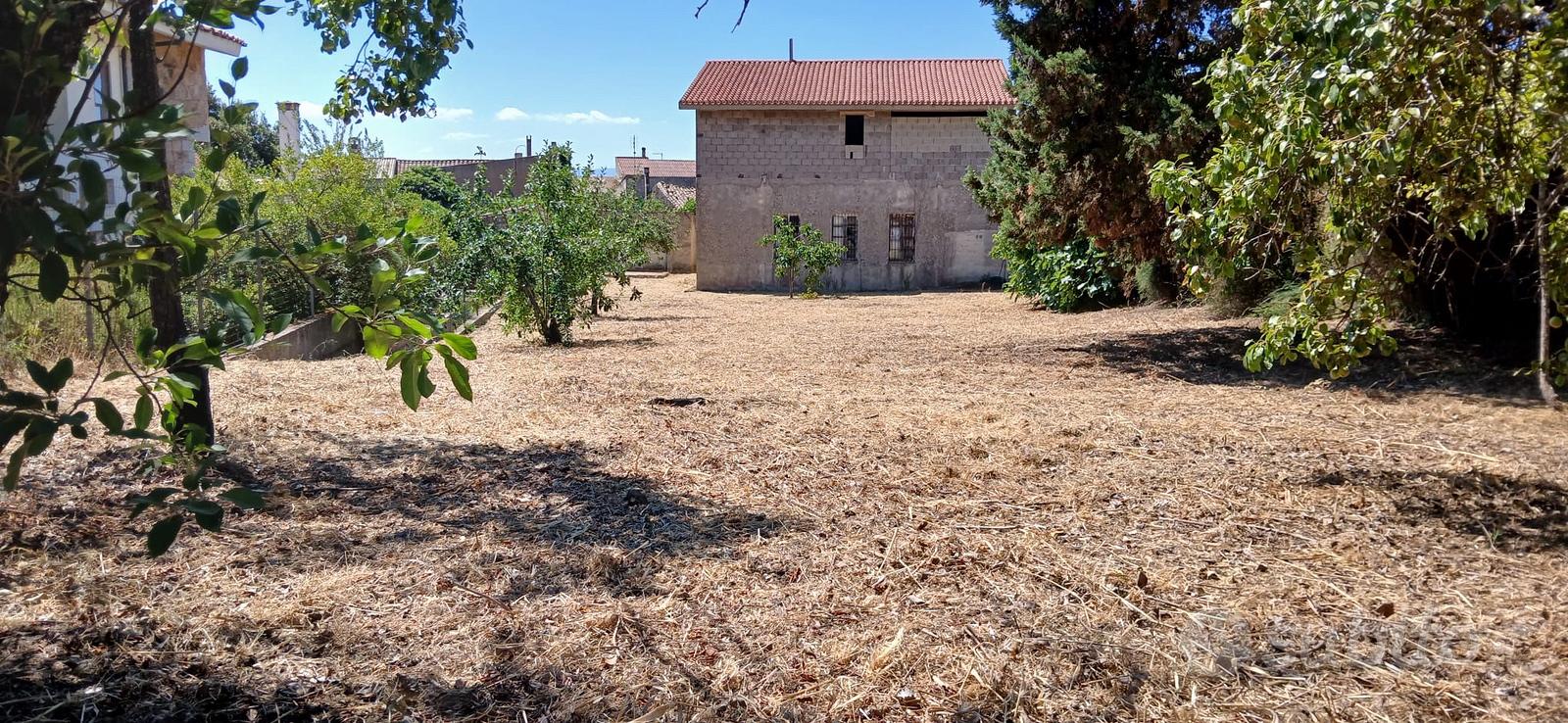 Terreno e casa due livelli - Vista 4