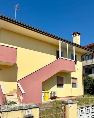 Appartamento in bifamiliare già affittato, rend...