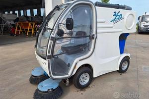 Spazzatrice ELETTRICA guida con Patente B