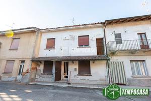 CASA SEMI INDIPENDENTE DA RISTRUTTURARE CON DUE BO