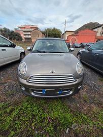 Mini Cooper cambio automatico perfetta