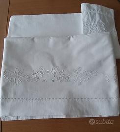Lenzuola ricamate a mano anni '50