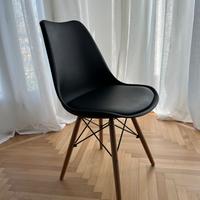 Sedie nere design tipo Eames Vitra