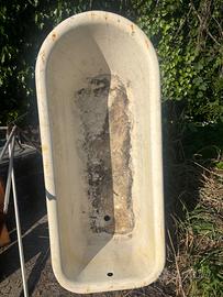 Vasca da bagno antica in ghisa smaltata 900