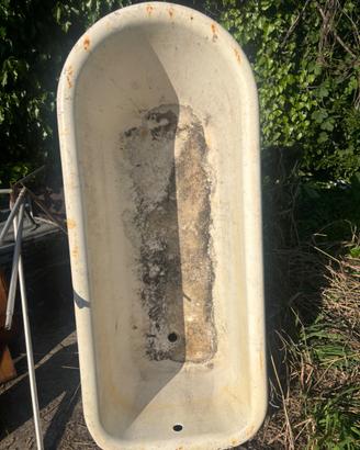 Vasca da bagno antica in ghisa smaltata 900