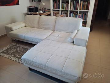 Divano in vera pelle bianca con chaise longue 