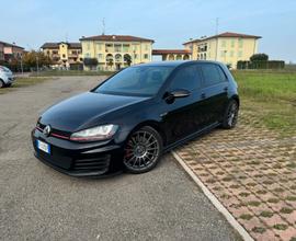 Volkswagen Golf GTI 2.0 tsi DSG Performance