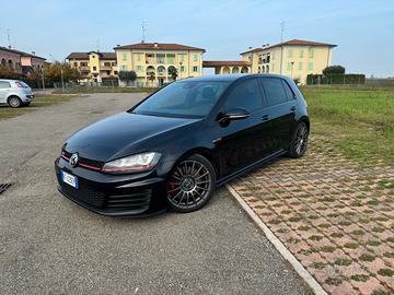 Volkswagen Golf GTI 2.0 tsi DSG Performance