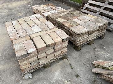 Pietre e tavelle antiche da demolizione