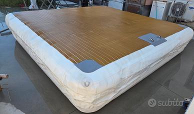 piattaforma gonfiabile galleggiante 