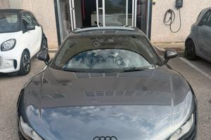 Audi R8 V8