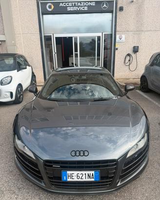 Audi R8 V8