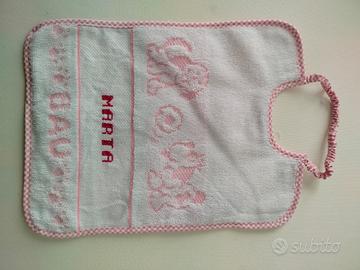 Bavaglini ricamati a mano