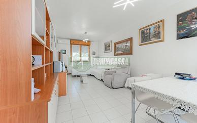 villa a schiera con pannelli fotovoltaici