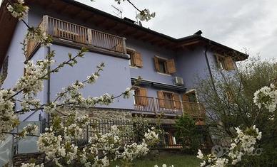 Villa in due case a schiera accorpate