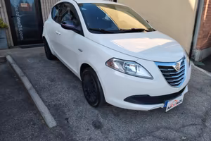 LANCIA Ypsilon 1.2 69 CV 5 porte Elefantino Rosa