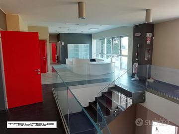 Arredamenti uffici & negozi nuovi produzione