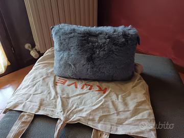 Borsa in pelliccia azzurra