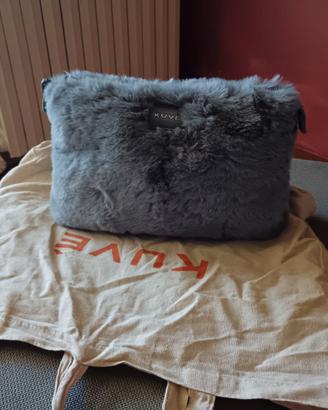 Borsa in pelliccia azzurra