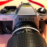 Nikon FG, accessori e borsa professionale