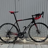 Bici da corsa FOCUS Cayo Evo Carbonio freni disco