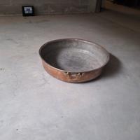 antico calderone in rame stagnato