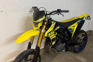 Suzuki Valenti SM 50