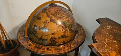 Mappamondo in legno vintage