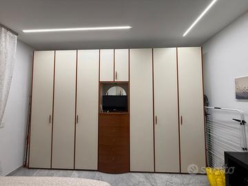 Armadio in ciliegio e più cameretta