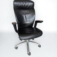 Poltrona Frau, modello Brieff