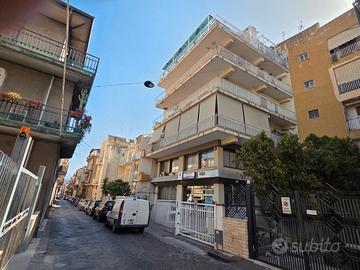 Bottega di 176 mq con spazio esterno di 30 mq