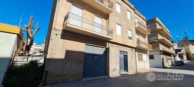 Unità immobiliare con 2 app + garage