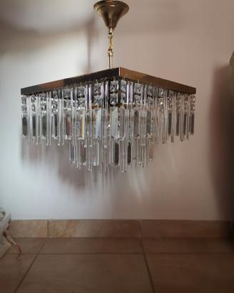 Lampadario con cristalli pendenti