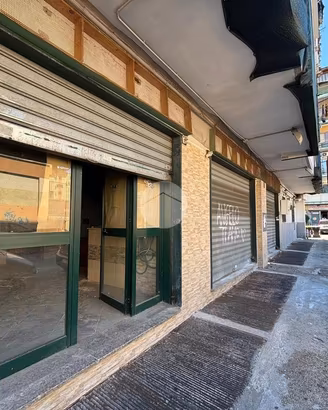 NEGOZIO A NAPOLI