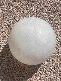 sfere grandi bianche da giardino