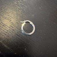 Orecchino uomo oro bianco 18k