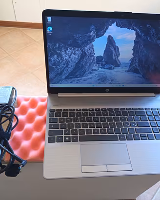 HP 250 G8 15,6" FHD i5-10th 16/750GB MVMe 1,7Kg