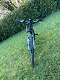Bicicletta mountain bike