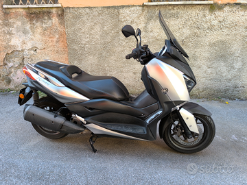 Yamaha x-max 300 con passaggio compreso