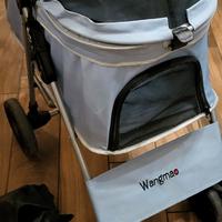 Passeggino per cani e gatti.