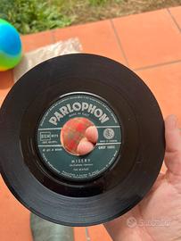 Disco 45 giri The Beatles Twist and shout/Misery