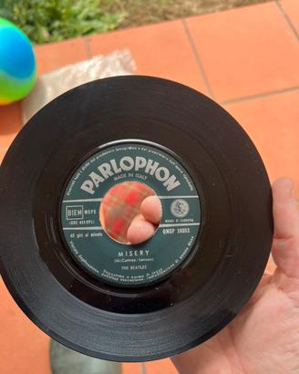 Disco 45 giri The Beatles Twist and shout/Misery