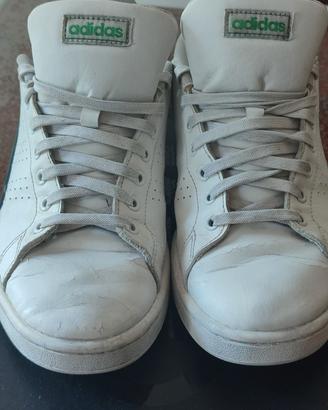 Sneakers bianche firmateAdidas.