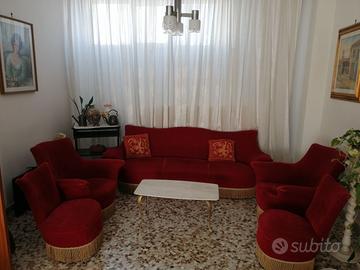 Salotto completo vintage d'epoca in velluto rosso