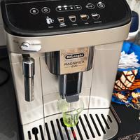 Macchina del Caffe De Longhi Magnifica Evo