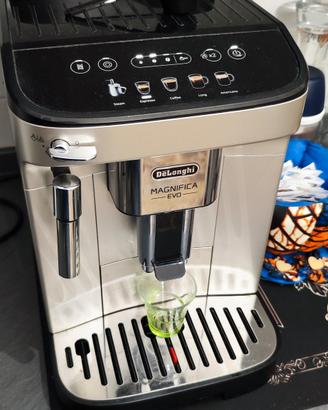 Macchina del Caffe De Longhi Magnifica Evo