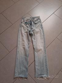 Jeans Zara eur 32, lavaggio chiaro, sfrangiato.