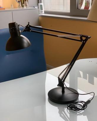 Lampada a braccio da scrivania nera