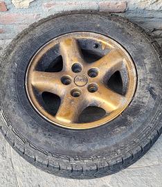 4 ruote usate  Jeep + 1 ruota di scorta nuova