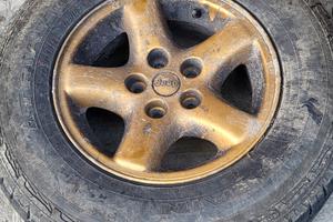 4 ruote usate  Jeep + 1 ruota di scorta nuova